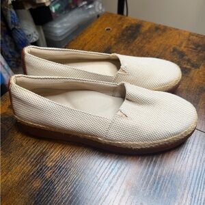 Trotters Accent Beige espadrille-style slip-on minimalist shoes Size 5.5